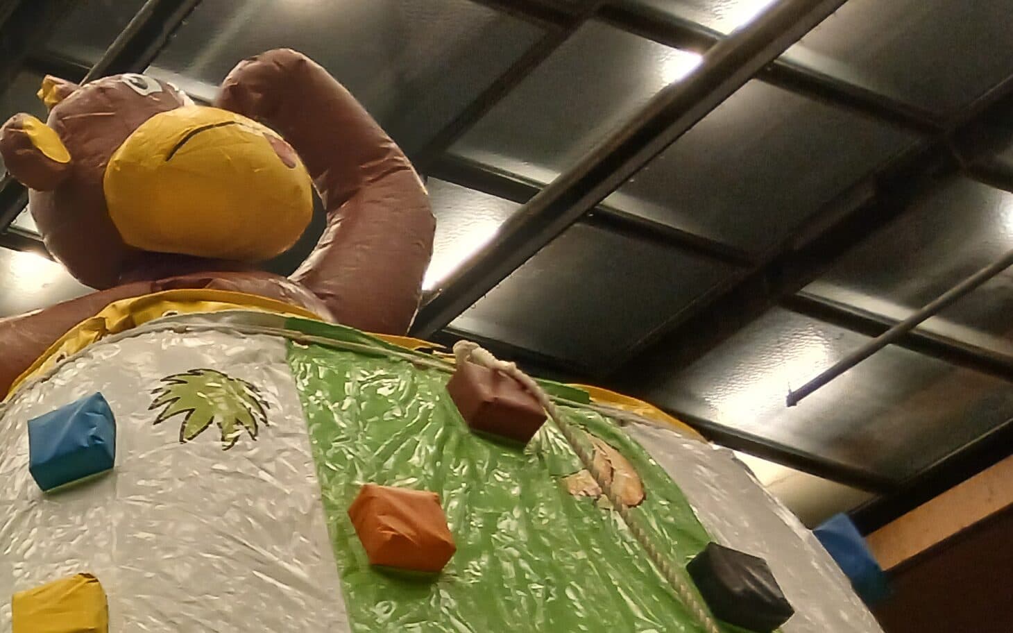 Aufblasbare Kletterwand am Kantonalen Minifest
